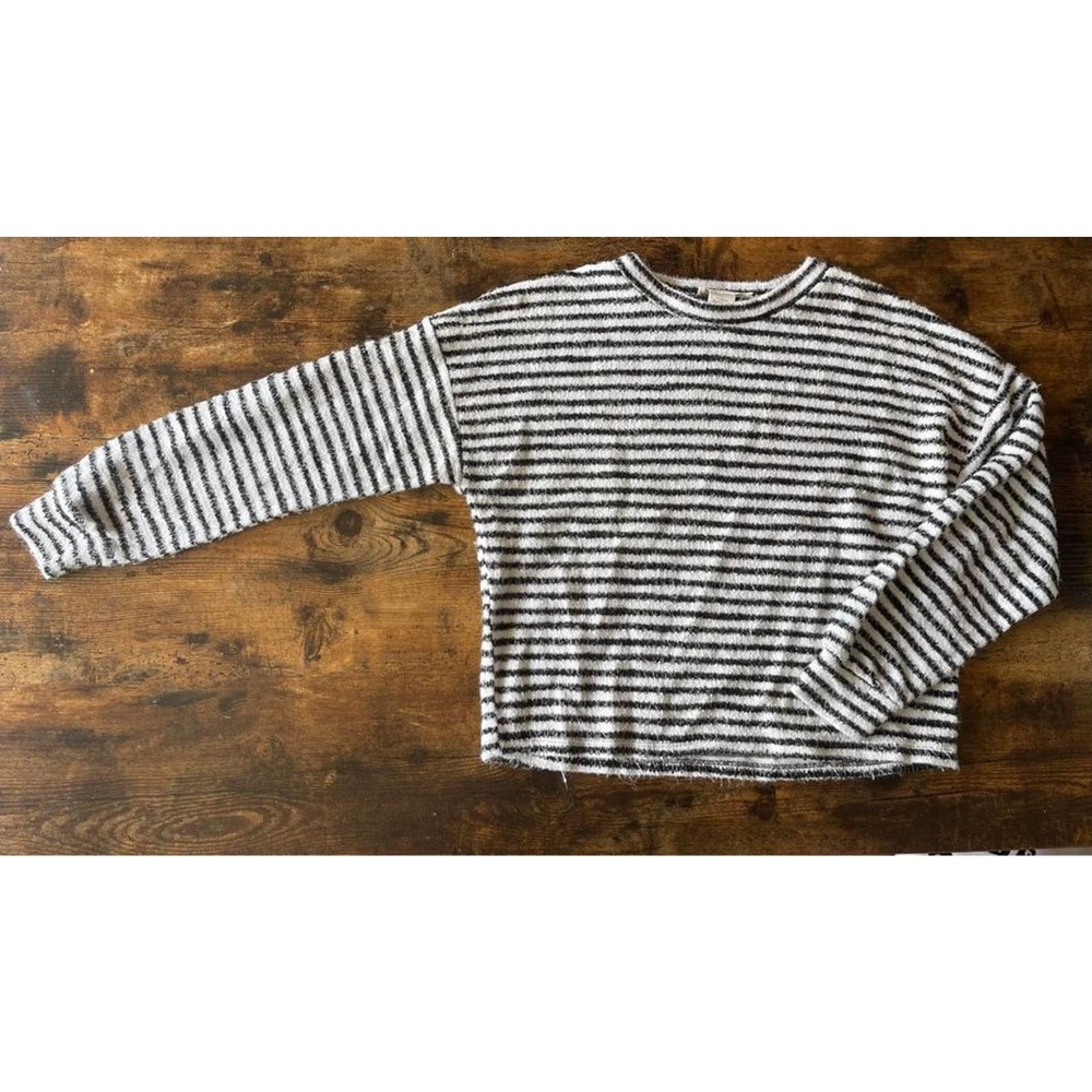 Small Women's Sweater Blouse Light Soft Cropped